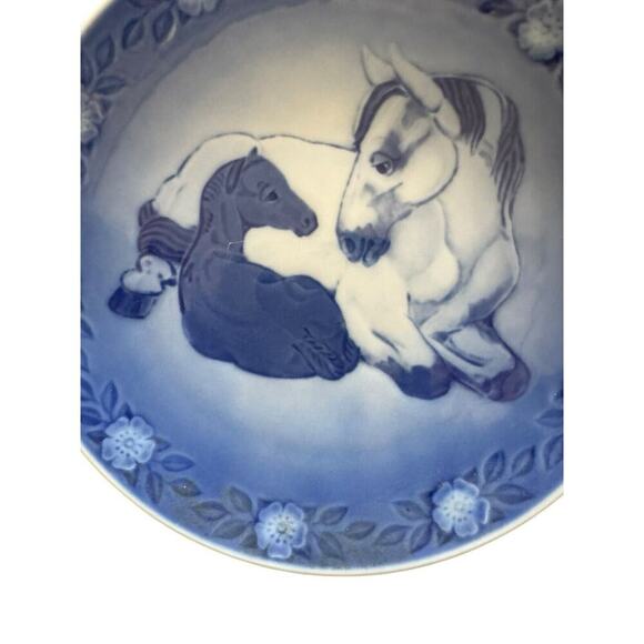 Vtg Royal Copenhagen Sven Vestergaard‎ Plate Mare With Foal Porcelain 1984 - Picture 2 of 4